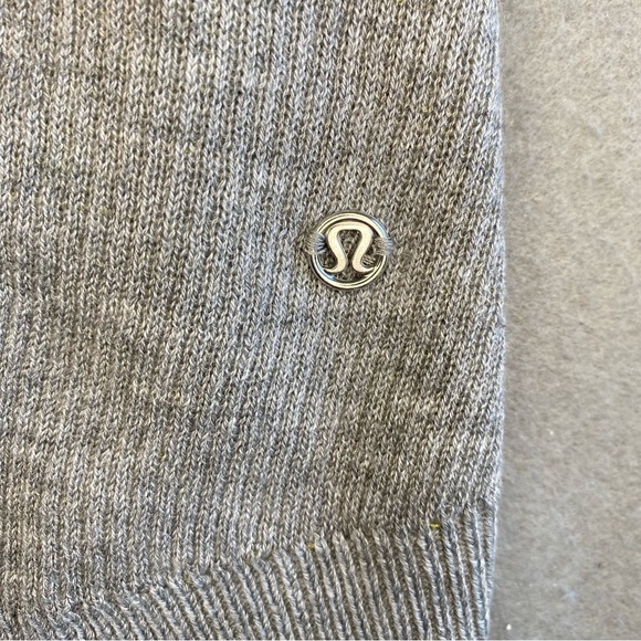 Lululemon Sweater Women’s Size 10 - Picture 4 of 9
